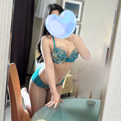 るい 巨乳素人清楚系グラマーお姉さんさんの写真